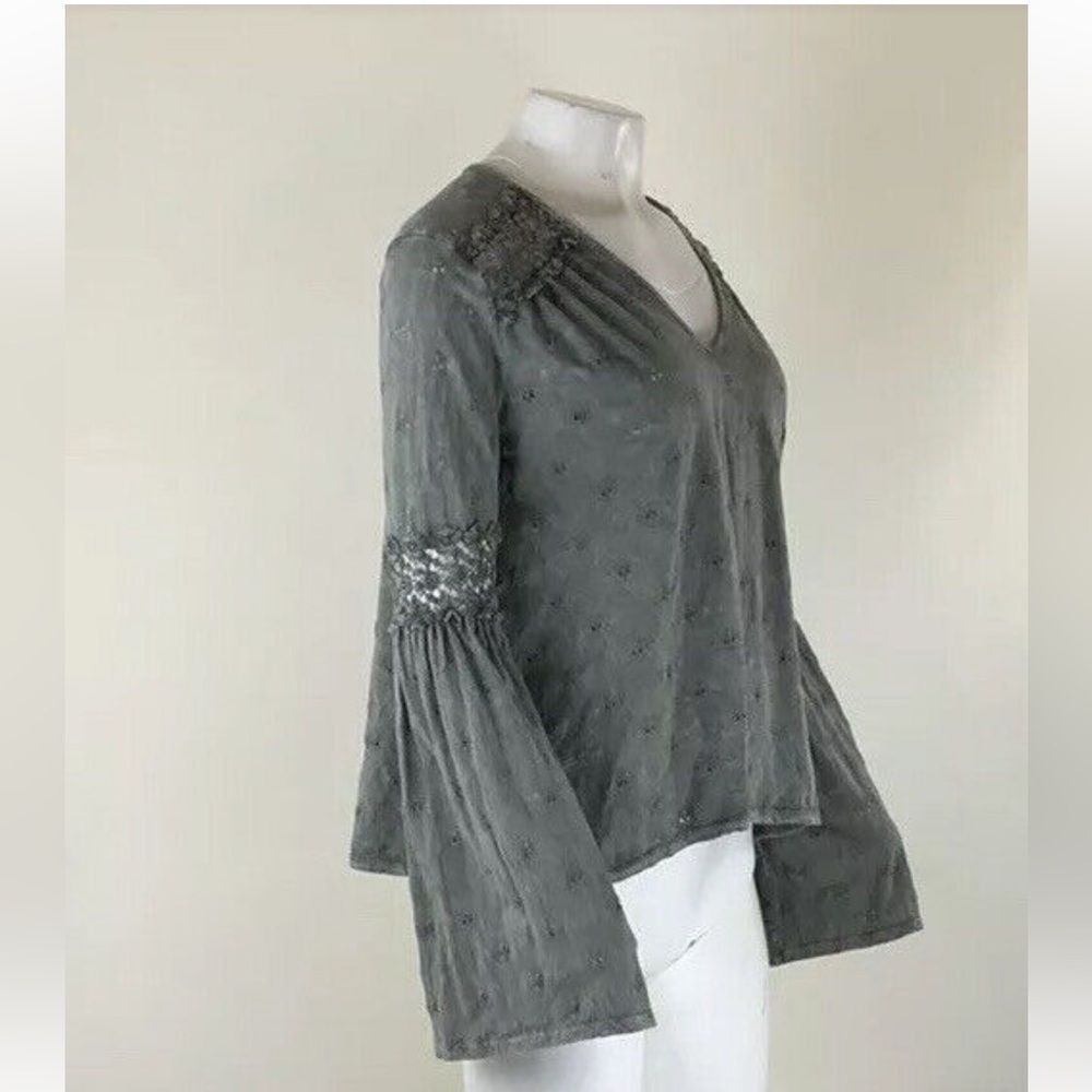 Eri & Ali V Neck Eyelet Top Bell Sleeve Womens Small S Gray